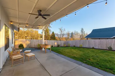 1645 NW Williamsburg Drive, Grants Pass, OR 97526 - Photo 31