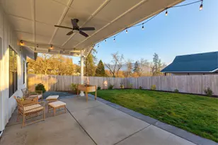 1645 NW Williamsburg Dr, Grants Pass, OR 97526 - Photo 31