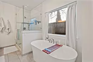 1645 NW Williamsburg Dr, Grants Pass, OR 97526 - Photo 21