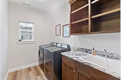 1645 NW Williamsburg Drive, Grants Pass, OR 97526 - Photo 29