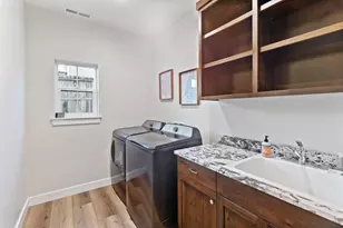 1645 NW Williamsburg Dr, Grants Pass, OR 97526 - Photo 29