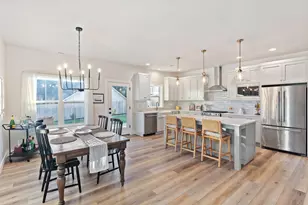 1645 NW Williamsburg Dr, Grants Pass, OR 97526 - Photo 7