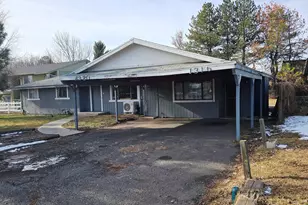 1320 Summers Ln, Klamath Falls, OR 97603 - Photo 3