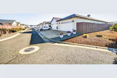 436 Cheney Loop, Central Point, OR 97502 - Photo 3