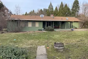 427 Lofland Ln, Williams, OR 97544 - Photo 3