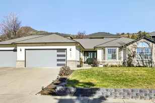 4661 Torrey Pines Dr, Medford, OR 97504 - Photo 1