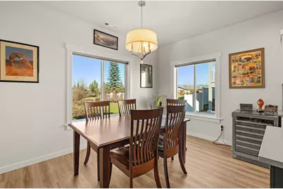 672 Nobility Drive, Medford, OR 97501 - Photo 13