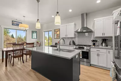 672 Nobility Drive, Medford, OR 97501 - Photo 9