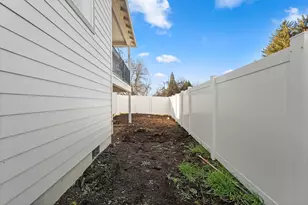 672 Nobility Dr, Medford, OR 97501 - Photo 25