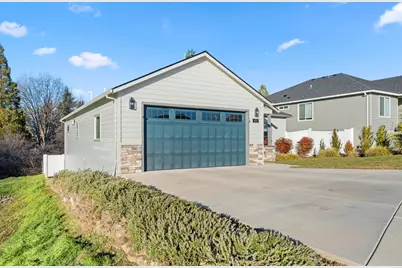 672 Nobility Drive, Medford, OR 97501 - Photo 3