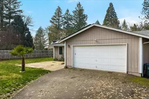310 S Kerby Ave, Cave Junction, OR 97523 - Photo 23