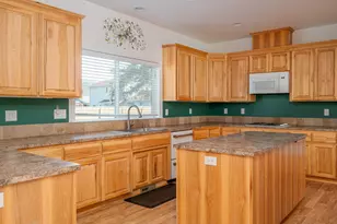 1273 SE 4th Ave, Mill City, OR 97360 - Photo 23