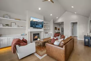 2984 NW Hidden Rdg Dr, Bend, OR 97703 - Photo 7