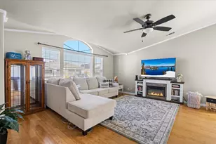 1242 Hawk Dr, Central Point, OR 97502 - Photo 7