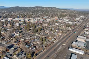 15 NW Franklin Ave, Bend, OR 97703 - Photo 45