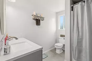 719 SW I St, Grants Pass, OR 97526 - Photo 15