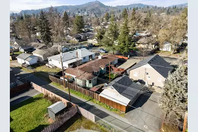 719 SW I Street, Grants Pass, OR 97526 - Photo 37