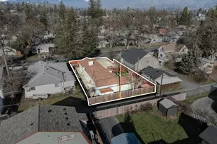 719 SW I St, Grants Pass, OR 97526 - Photo 35