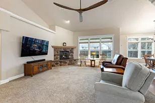 2084 SW Frd St, Grants Pass, OR 97526 - Photo 5