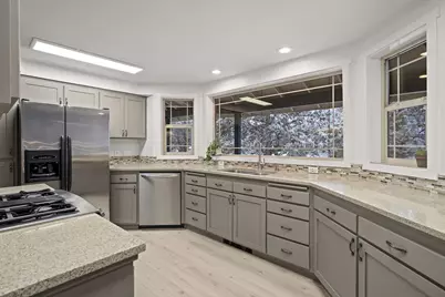 20275 Rogers Road, Bend, OR 97703 - Photo 13