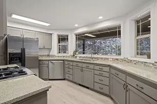 20275 Rogers Rd, Bend, OR 97703 - Photo 13