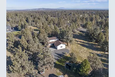 20275 Rogers Road, Bend, OR 97703 - Photo 31