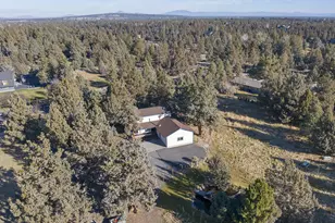 20275 Rogers Rd, Bend, OR 97703 - Photo 31
