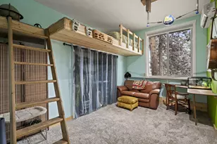 20275 Rogers Rd, Bend, OR 97703 - Photo 25