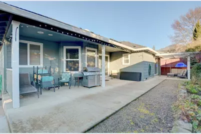 3340 Henderson Way, Medford, OR 97504 - Photo 5