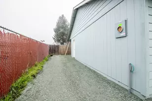 1228 SW Oak St, Grants Pass, OR 97526 - Photo 13