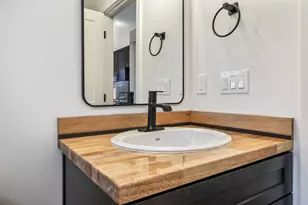 2010 SW Reindeer Ave, Redmond, OR 97756 - Photo 59