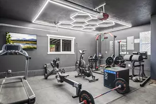 2010 SW Reindeer Ave, Redmond, OR 97756 - Photo 7