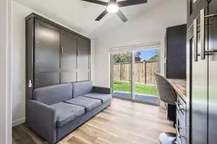 2010 SW Reindeer Ave, Redmond, OR 97756 - Photo 11