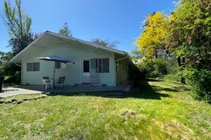 333 W Park St, Grants Pass, OR 97527 - Photo 1