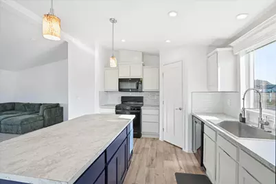 [Address not provided], Phoenix, OR 97535 - Photo 9