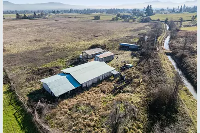 3800 Old Stage Road, Central Point, OR 97502 - Photo 9