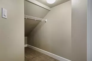 21191 SE Kayla Ct, Bend, OR 97702 - Photo 17