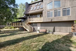 956 NE Beacon Dr, Grants Pass, OR 97526 - Photo 43