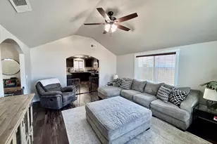 166 Nadine Ln, Central Point, OR 97502 - Photo 3