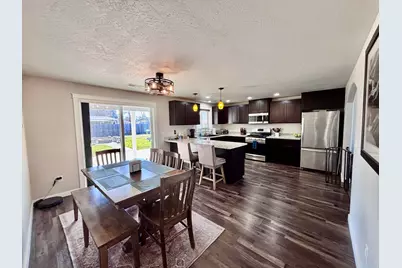 166 Nadine Lane, Central Point, OR 97502 - Photo 5