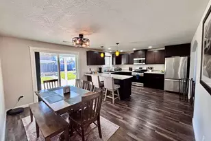 166 Nadine Ln, Central Point, OR 97502 - Photo 5