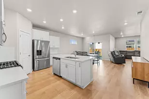 3265 Broken Top Wy, Medford, OR 97504 - Photo 3