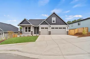 1159 Pumpkin Ridge Dr, Eagle Point, OR 97524 - Photo 1