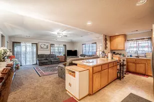 977 Garden Springs Cir, Medford, OR 97504 - Photo 7