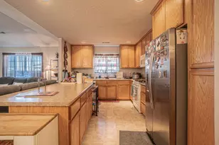 977 Garden Springs Cir, Medford, OR 97504 - Photo 9