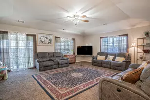 977 Garden Springs Cir, Medford, OR 97504 - Photo 5