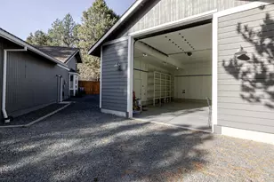 60625 Newcastle Dr, Bend, OR 97702 - Photo 5