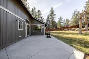 60625 Newcastle Dr, Bend, OR 97702 - Photo 9