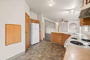 682 SE 10th St, Madras, OR 97741 - Photo 15