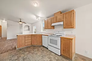 682 SE 10th St, Madras, OR 97741 - Photo 13